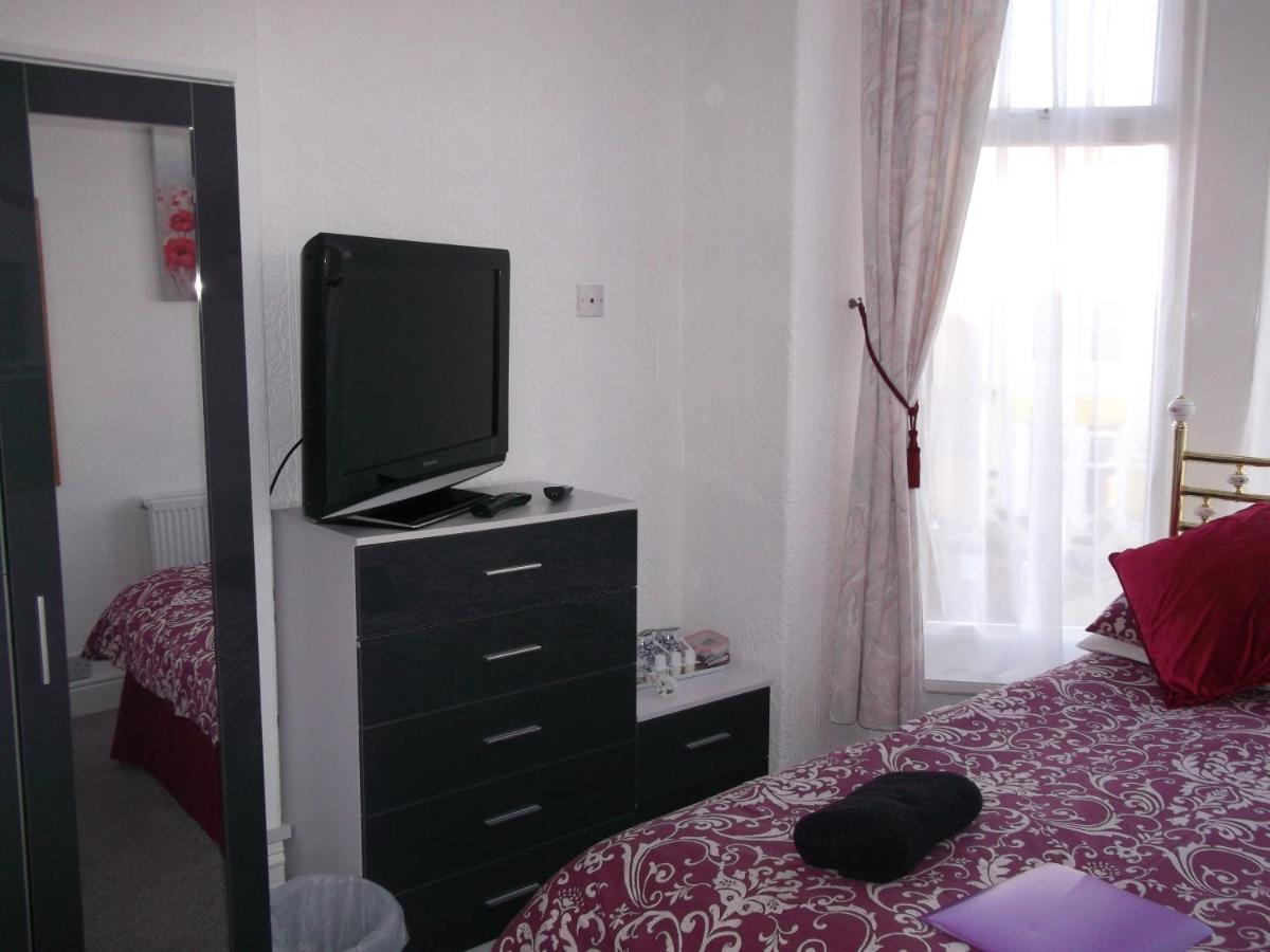 Holmeleigh Hotel Blackpool Bagian luar foto