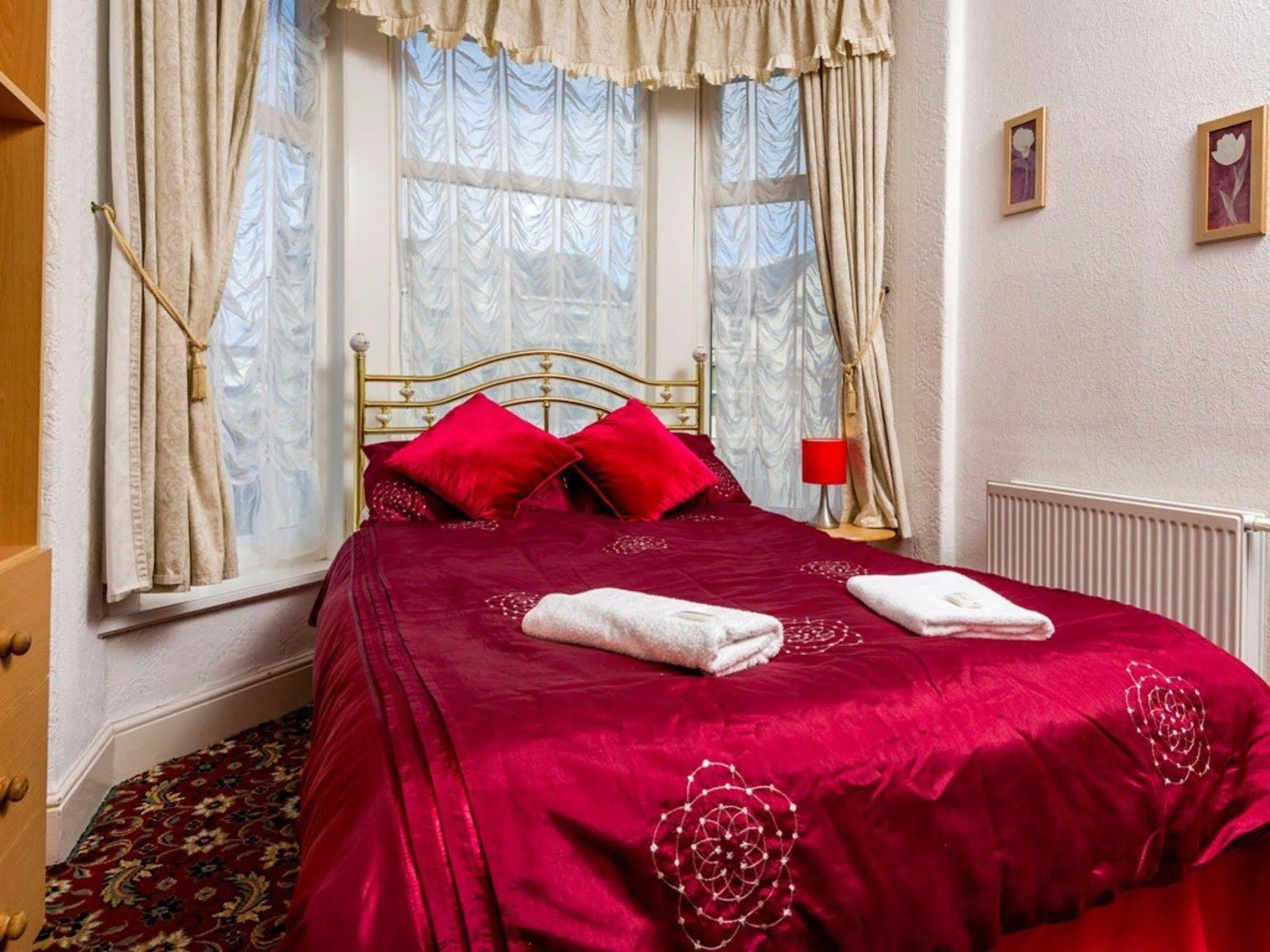 Holmeleigh Hotel Blackpool Bagian luar foto